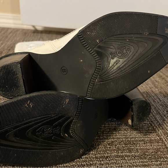 John Fashion white embroidered cowgirl boots size 8 *like new condition* - Picture 3 of 6